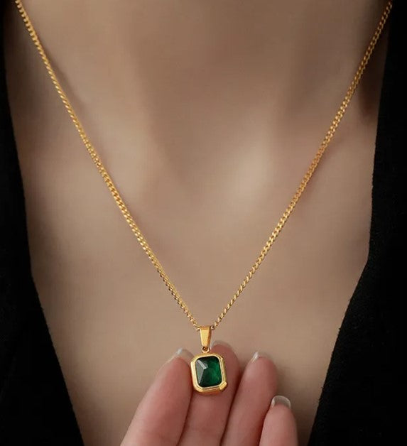 Emerald Stone Pendant Necklace